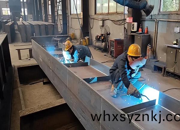 4月(yue)天(tian),雨季來(lai)臨,沈陽(yang)鋼結構(gou)工(gong)程(cheng)怎樣(yang)施工(gong)才能(neng)保證安(an)全(quan)